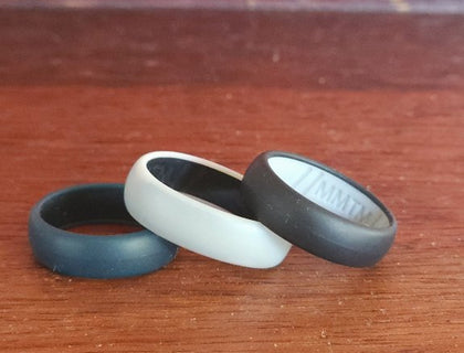 Two-Tone Classic silicone rings in black, white and grey